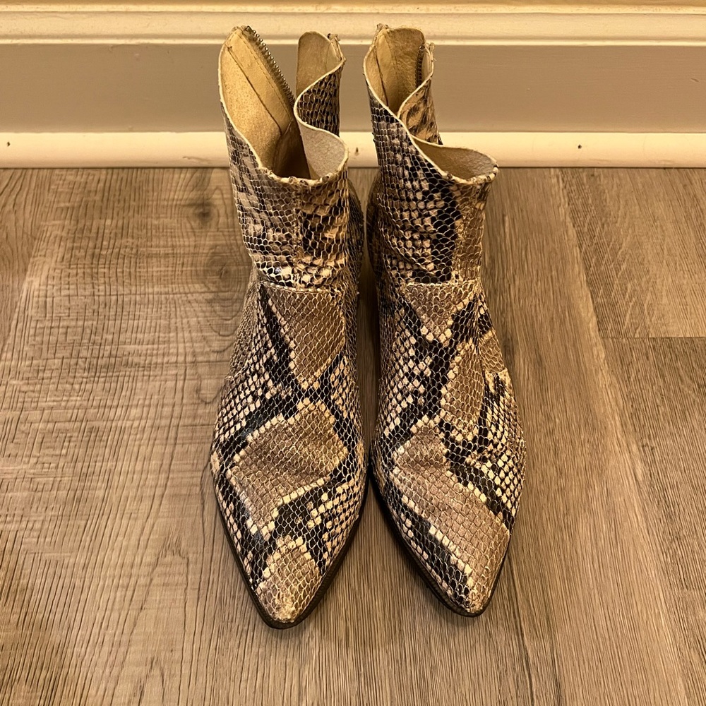 Steve Madden snake skin leather booties size 6.5